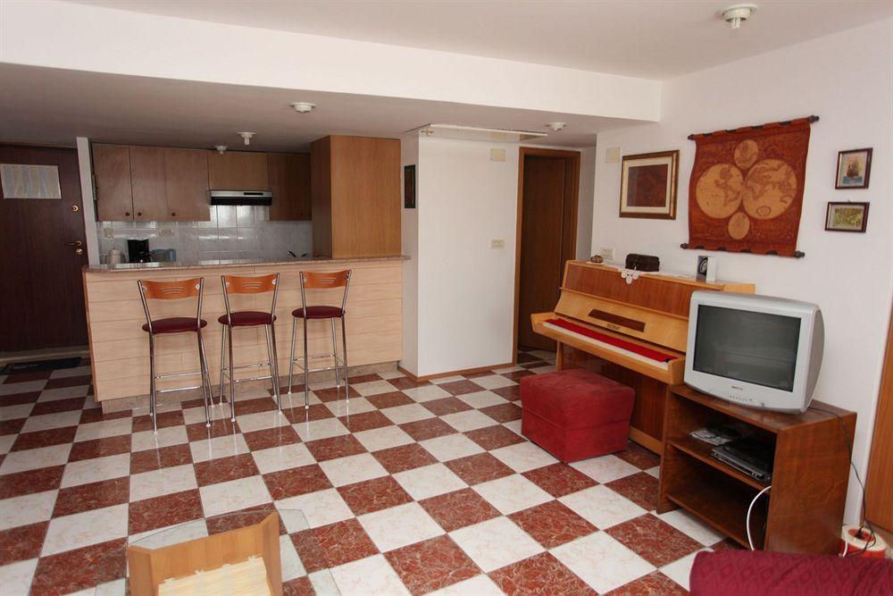 Split Apartments Peric Luaran gambar