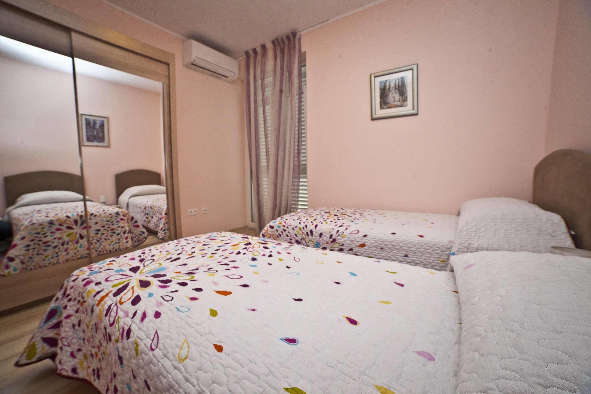 Split Apartments Peric Luaran gambar